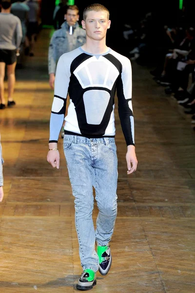 Look 29